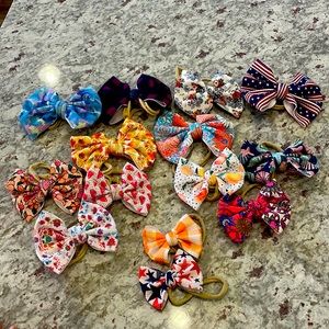 Lot of 14 girls bows all sizes